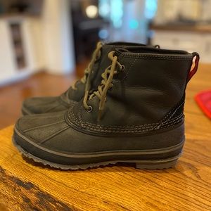 UGG Duck boots. Only worn a couple times…seriously! Wool soles Very comfy 😊